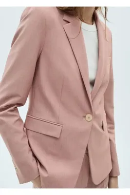 MANGO Woman Bedene oturan blazer ceket