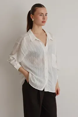 TRENDYOLMİLLA Beyaz Çizgili Oversize/Geniş Kalıp Dokulu Gömlek TWOAW26GO00083