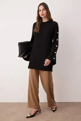 Trendyol Modest Siyah Flare Kol Detaylı Triko Kazak TCTAW26AK00012