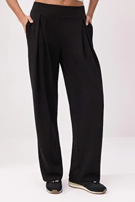 TRENDYOLMİLLA Siyah Wide Leg/Geniş Paça Büzgülü Normal Bel Soft Touch Örme Pantolon TWOSS26PL00139