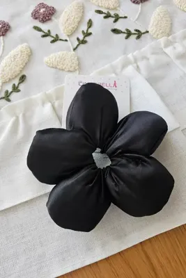 Cinderella Siyah Papatya Büyük Boy Puf Scrunchie Lastik Toka 14 cm - Pofuduk Lastikli Simit Saç Topuz Tokası