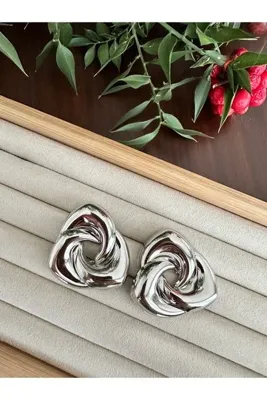 ringbox Gümüş Renk Üçgen Döngü Küpe