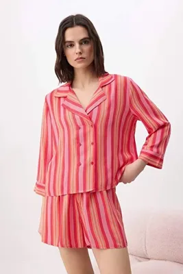 TRENDYOLMİLLA Kırmızı-Çok Renkli More Sustainable Çizgili Viskon Dokuma Pijama Takımı THMSS26PT00145