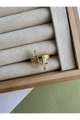 ringbox Gold Üçgen Taşlı Yüzük
