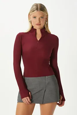 Ritnice Lithe Vucuda Oturan Yarım Fermuarlı Fitilli Bordo Bluz