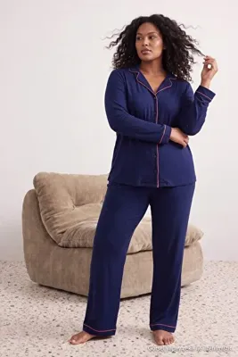 Trendyol Curve Lacivert Nakış Detaylı Örme Büyük Beden Pijama Takımı TBBAW27AI00054