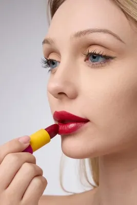 Farfasha Lip Stick Fiyonklu Parlak Bitişli Ruj