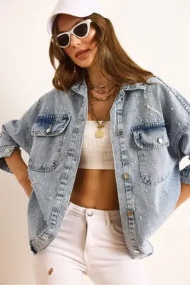 Olalook Kadın Açık Mavi İnci Detaylı Çift Cepli Denim Gömlek Ceket CKT-19000453