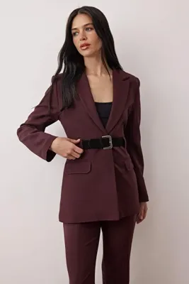 TRENDYOLMİLLA Mürdüm Kemerli Fitted/Vücuda Oturan Dokuma Blazer Ceket TWOAW26BC00068