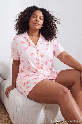 Trendyol Curve Ekru Kalp Desenli Gömlek Yaka Örme Büyük Beden Pijama Takımı TBBSS26AI00054