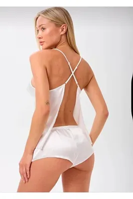 SUDELA Kadın Saten Şortlu Pijama Takımı İp Askılı Çapraz Sırt Detaylı Şık Ev Giyim Takımı