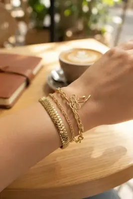 Genel Markalar Pirinç Gold Renk Yılan Zincir Model Fiyonk Detaylı Kadın Bileklik Kombini