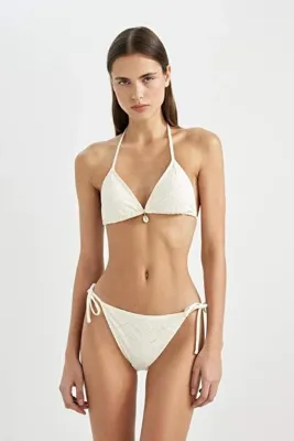 DeFacto Regular Fit Nakışlı Brode Bikini Altı B6895AX24SM