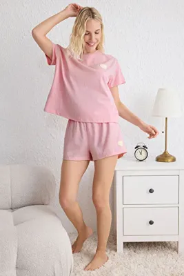 TRENDYOLMİLLA Pembe %100 Pamuklu Kalp Patchli Şortlu Örme Pijama Takımı THMSS25PT00155