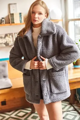 Olalook Kadın Gri Düğmeli Cepli Astarsız Oversize Peluş Ceket CKT-19000328