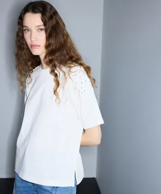 İpekyol Nakışlı ve aplikeli cutout tişört