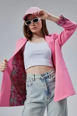Bolivente Pembe Kruvaze Yaka Kolu Katlama Detaylı Regular Vatkalı Blazer Ceket