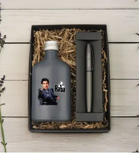 Bk Gift Kişiye Özel The Baba Karikatürlü Antrasit Tasarım Cam Şişede Kolonya 200 ml ve Metal Roller Kalem ve Hediye Kutusu-2, Babaya Hediye, Babalar Günü Hediyeleri, Hediyelik Baskılı Kolonya
