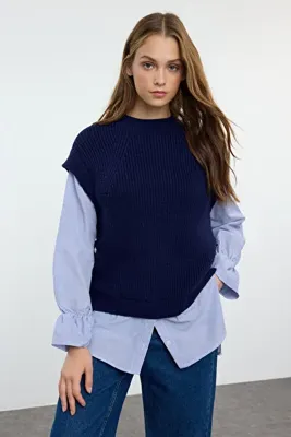 TRENDYOLMİLLA Lacivert Yumuşak Dokulu Gömlek Garnili Triko Kazak TWOAW25KZ00033