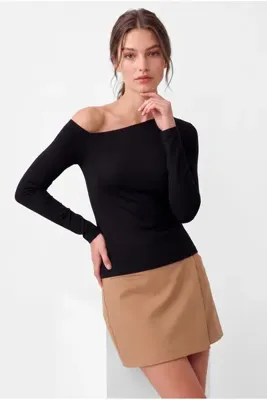 OLYNN Kadın Siyah Asimetrik Yaka Uzun Kollu Premium Soft Modal Pamuk Bluz