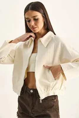 Bianco Lucci Kadın Krem Fermuarlı Cep Detaylı Mevsimlik Denim Bomber Ceket 60282056