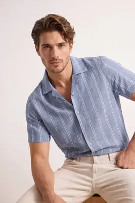 TRENDYOL MAN Koyu Mavi %100 Pamuk Apaj Yaka Kısa Kollu Regular Fit/Normal Kalıp Erkek Gömlek TMNSS26GO00046