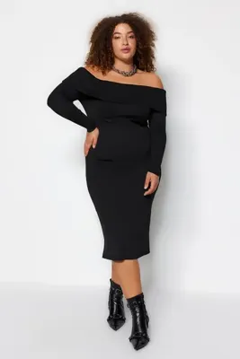 Trendyol Curve Siyah Carmen Yaka Vücudu Saran Midi Boy Triko Elbise TBBAW24AH00001