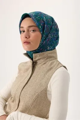Silk Home İnce Pamuk Soft Eşarp Petrol Yeşili-Pembe Desenli Kaymaz Dokulu Tok Duruşlu 90x90
