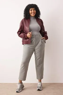 Trendyol Curve Gri Lastik Belli Dokuma Premium Kumaş Büyük Beden Pantolon TBBAW26AR00012