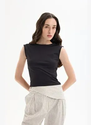 Quzu Sırt Dekolteli Basic Bluz Siyah