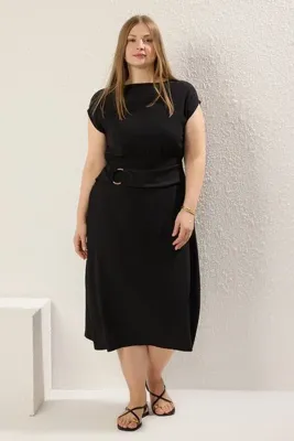 Trendyol Curve Siyah Aksesuar Detaylı Maxi Boy Örme Büyük Beden Elbise TBBSS25AH00197