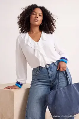 Trendyol Curve Ekru Şifon Transparan Fırfır Detaylı Dokuma Büyük Beden Bluz TBBAW26AF00003