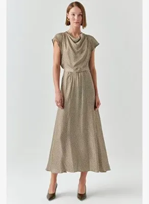 Exquise Desenli Degaje Yaka Kemerli Kolsuz Slim Fit Midi Elbise