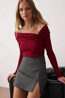 TRENDYOLMİLLA Bordo Carmen Yaka Renk Bloklu Fitted/Vücudu Saran Triko Kazak TWOAW25KZ00170