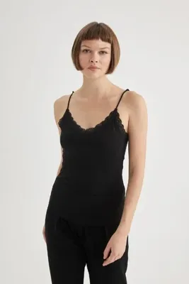 DeFacto Regular Fit Dantel Detaylı Ince Askılı Pamuklu Siyah Iç Atlet-fall In Love Y5360az24sp