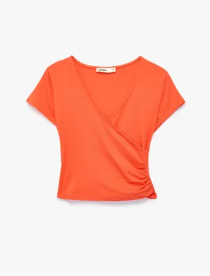 Koton Pamuklu Slim Fit Drapeli Kısa Kollu V Yaka Kruvaze Tişört