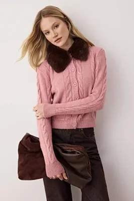 TRENDYOLMİLLA Pembe Crop Kürk Detaylı Fitted/Vücudu Saran Triko Hırka TWOAW26HI00048