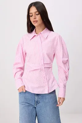 TRENDYOLMİLLA Pembe-Çok Renkli Balon Kol Detaylı Bele Oturan Asimetrik Fitted Gömlek TWOSS25GO00155