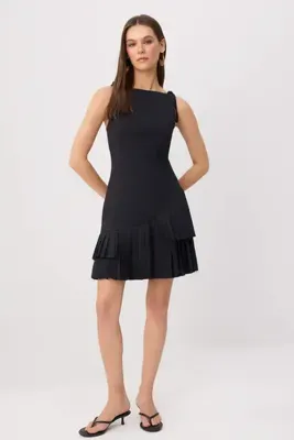 TRENDYOLMİLLA Siyah Omzu Fiyonk Detaylı ve Pileli Kısa / Mini Dokuma Elbise TWOSS26EL00534