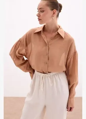 Sateen Düğme Aksesuarlı İnce Gömlek - Camel