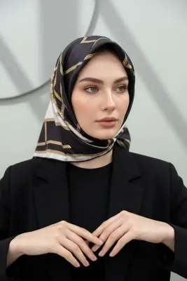 Vissona %100 Twill İpek Geometrik Desenli Siyah - Krem Renkli 90x90 Eşarp Dikim Şekli : El Dikişi