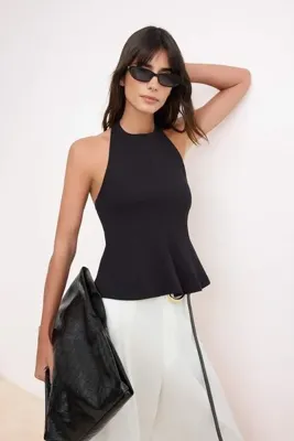 TRENDYOLMİLLA Siyah Fitted/Vücuda Oturan Boyundan Bağlamalı Kolsuz İnterlok Örme Bluz TWOSS26BZ00665