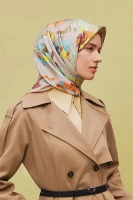 ARMİNE Çiçek Desenli Saf İpek Twill Eşarp 9342D 02