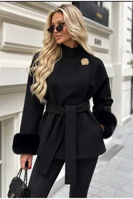 Butik Şenel Kolları Kürklü Bronş Detaylı Kaşe Mont