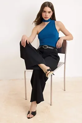 TRENDYOLMİLLA Petrol Choker Yaka Fitted/Vücuda Oturan Esnek Örme Bluz TWOSS24BZ00507