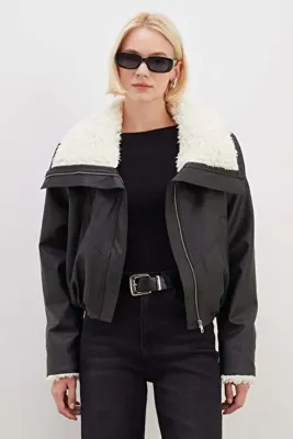 Fulla Moda Kolu Ve Yakası Kürklü Suni Deri Bomber Mont