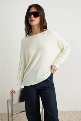 TRENDYOLMİLLA Ekru Kayık Yaka Triko Kazak TWOAW27KZ00351