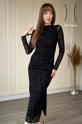 Dilay Gökoğlu Butik Çiçek İşlemeli Drapeli Zarif Midi Siyah Elbise