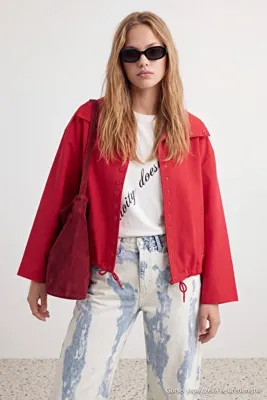 TRENDYOLMİLLA Kırmızı Dik Yaka Düğmeli Oversize Kalıp İnce Ceket Mont TWOAW27MO00082