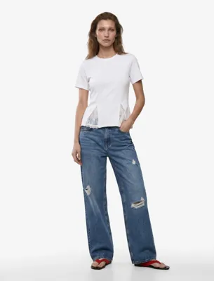 Koton Pamuklu Slim Fit Kısa Kollu Bisiklet Yaka Dantel Detaylı Volümlü Peplum Kesim Tişört